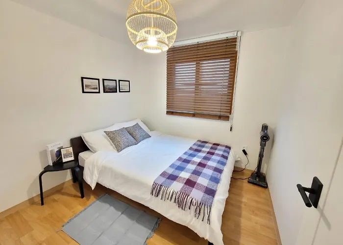 Shinchon 4min Walk, 3 Queen Beds, Spacious Family For 6 Séoul