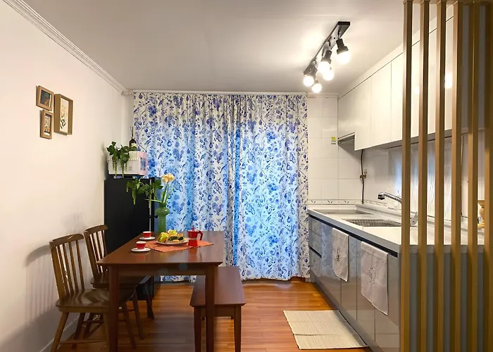 Appartement Shinchon 4min Walk, 3 Queen Beds, Spacious Family For 6 *