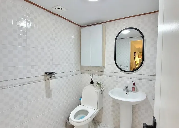 Shinchon 4min Walk, 3 Queen Beds, Spacious Family For 6 Appartement *